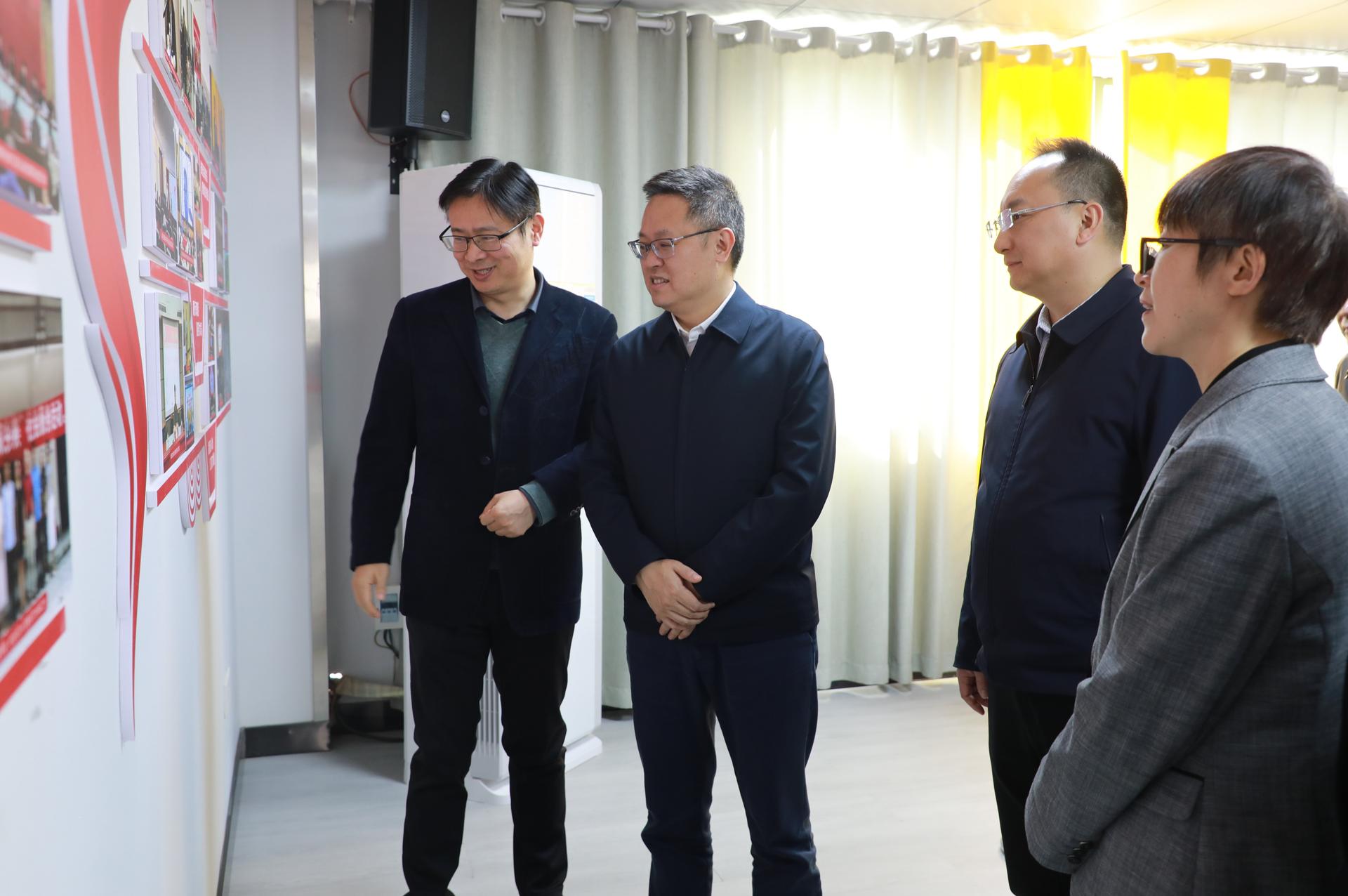 了解发展历程和履职情况