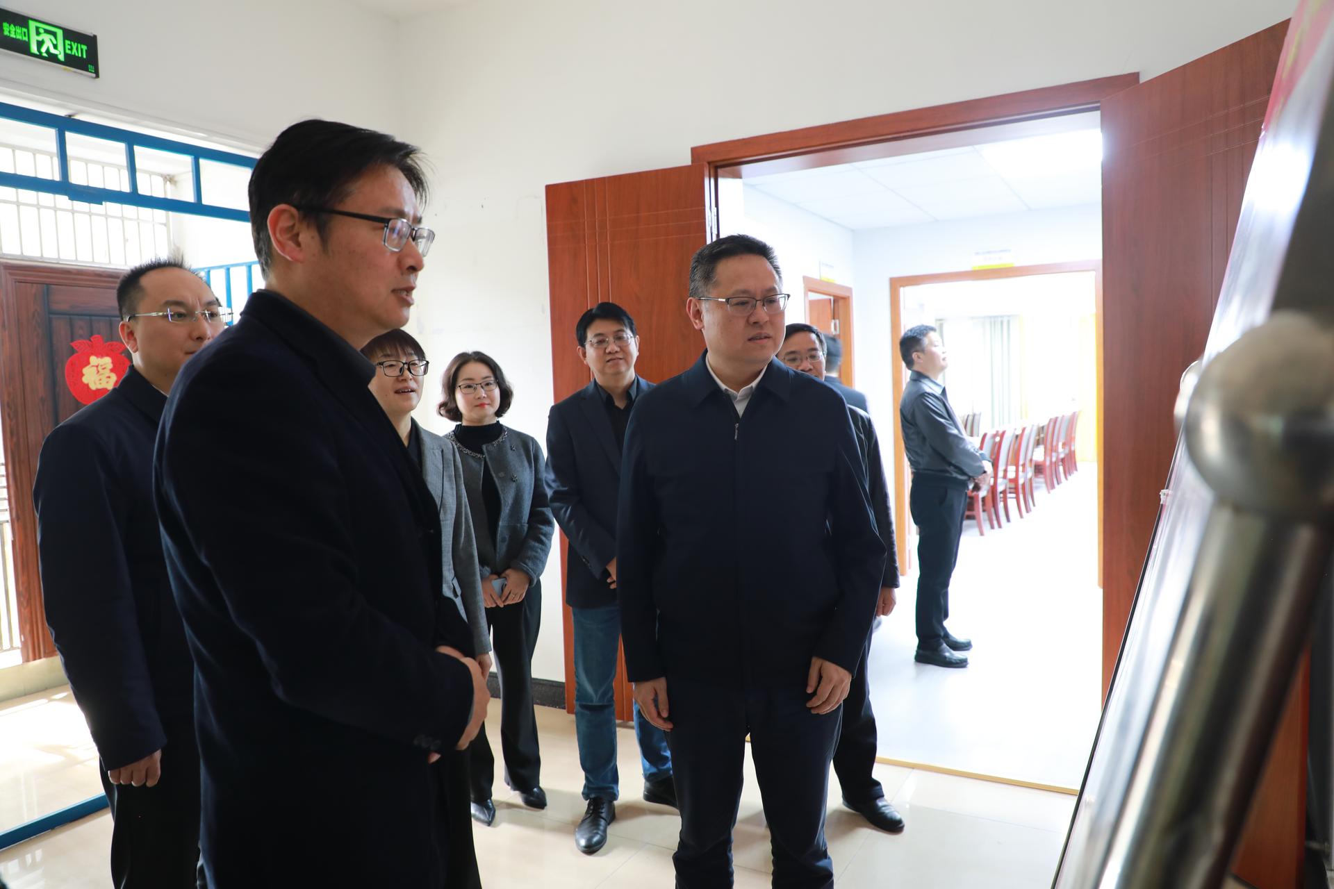 听取工作情况汇报